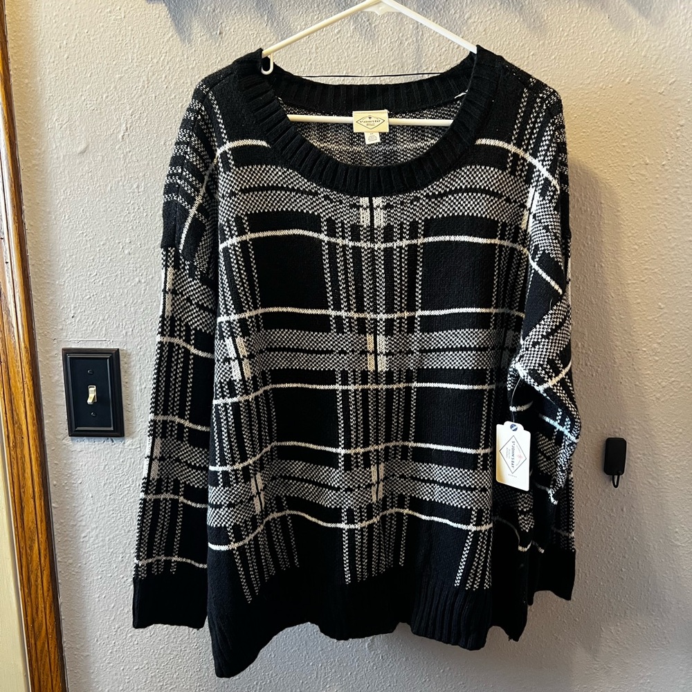 St. John's Bay Black and White Checkered Sweater